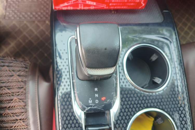 Used Hongqi HS3 2023 1.5T Two-Wheel Drive Shanwei Edition Gear Lever