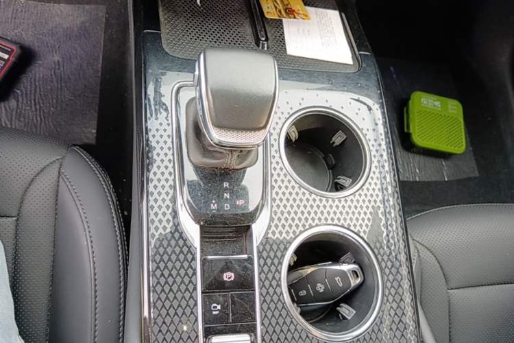 Used Hongqi HS3 2023 1.5T Two-Wheel Drive Shanwei Edition Gear Lever