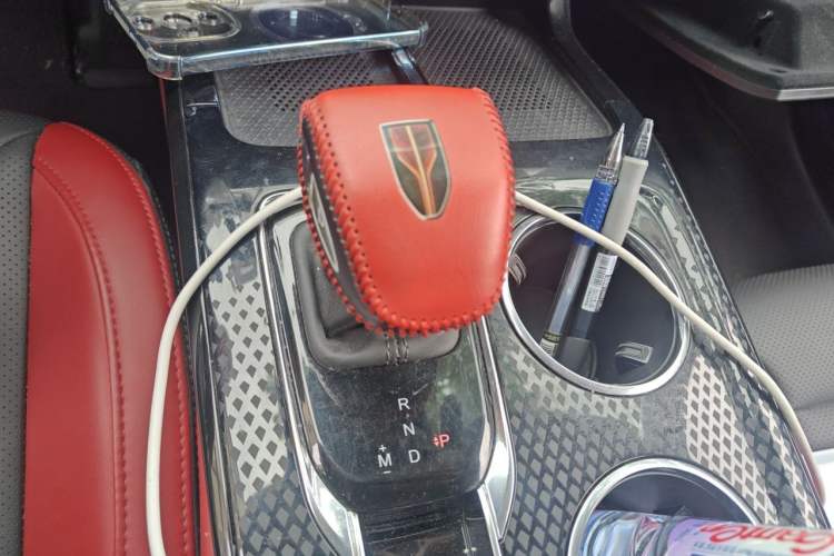 Used Hongqi HS3 2023 1.5T Two-Wheel Drive Shanwei Edition Gear Lever