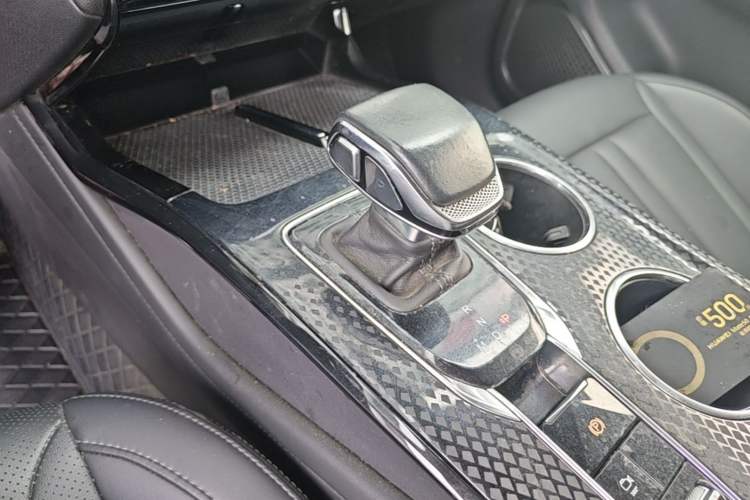 Used Hongqi HS3 2023 1.5T Two-Wheel Drive Shanwei Edition Gear Lever