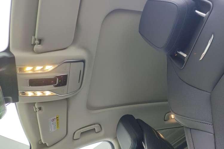 Used Hongqi HS3 2023 1.5T Two-Wheel Drive Shanwei Edition Headliner