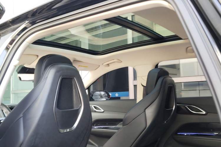 Used Hongqi HS3 2023 1.5T Two-Wheel Drive Shanwei Edition Headliner
