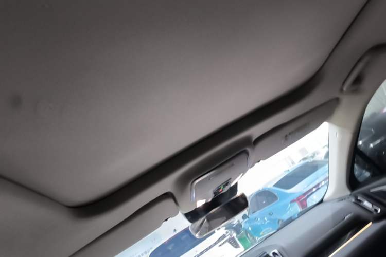 Used Hongqi HS3 2023 1.5T Two-Wheel Drive Shanwei Edition Headliner