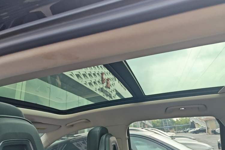 Used Hongqi HS3 2023 1.5T Two-Wheel Drive Shanwei Edition Headliner