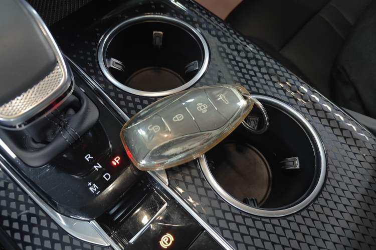 Used Hongqi HS3 2023 2.0T Two-Wheel Drive Available Version Interior 1