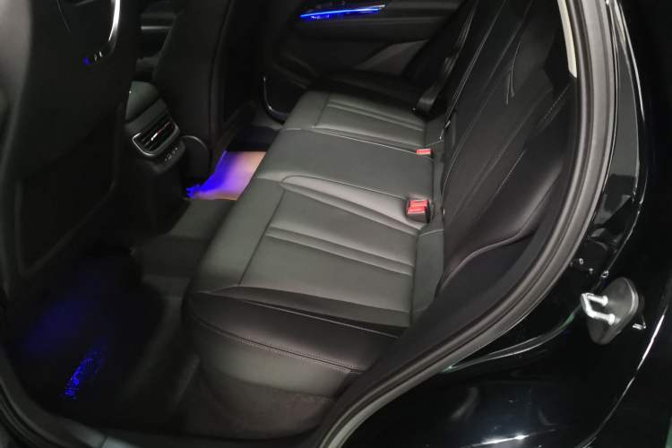 Used Hongqi HS3 2023 1.5T Two-Wheel Drive Shanwei Edition Interior 4