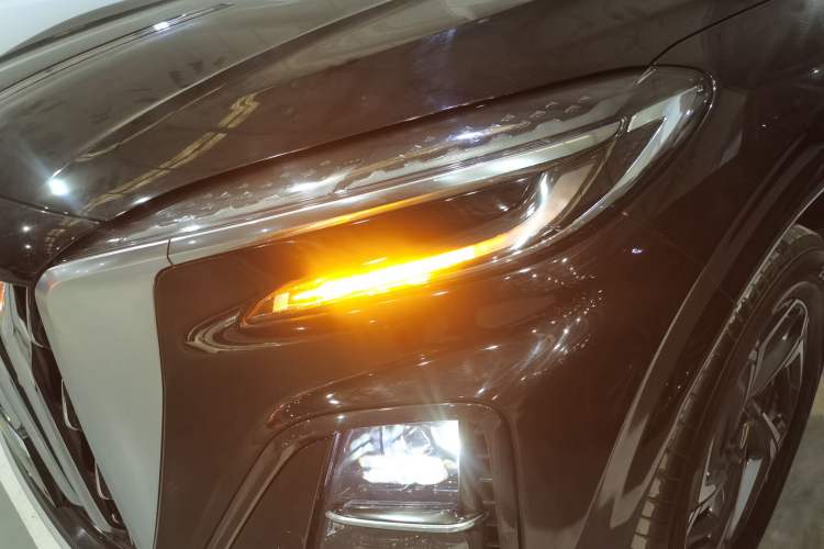 Used Hongqi HS3 2023 1.5T Two-Wheel Drive Shanwei Edition Left Front Headlight