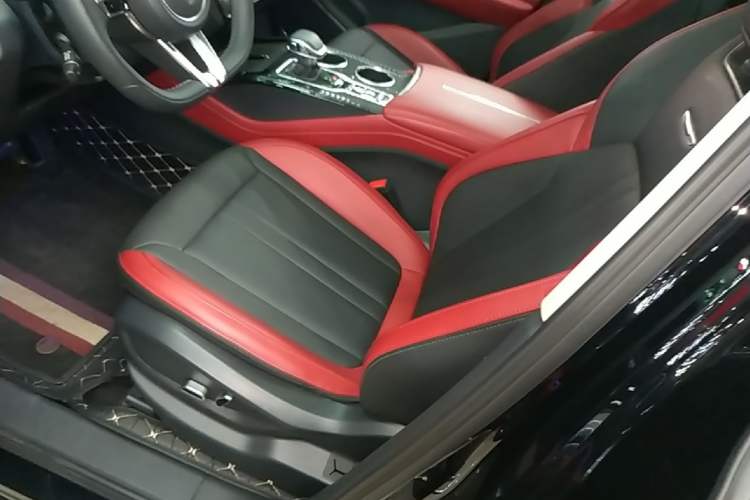 Used Hongqi HS3 2023 1.5T Two-Wheel Drive Shanwei Edition Left Front Seat