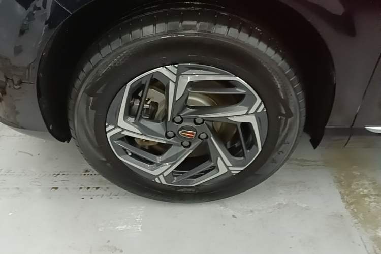 Used Hongqi HS3 2023 1.5T Two-Wheel Drive Shanwei Edition Left Front Wheel Hub