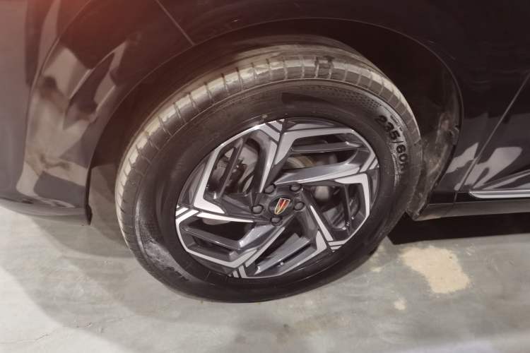 Used Hongqi HS3 2023 1.5T Two-Wheel Drive Shanwei Edition Left Front Wheel Hub