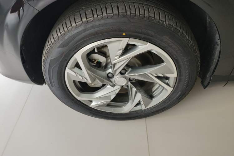 Used Hongqi HS3 2023 1.5T Two-Wheel Drive Shanwei Edition HEV Left Front Wheel Hub