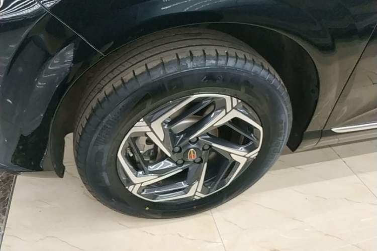 Used Hongqi HS3 2023 1.5T Two-Wheel Drive Shanwei Edition Left Front Wheel Hub