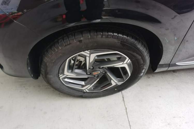 Used Hongqi HS3 2023 1.5T Two-Wheel Drive Shanwei Edition Left Front Wheel Hub