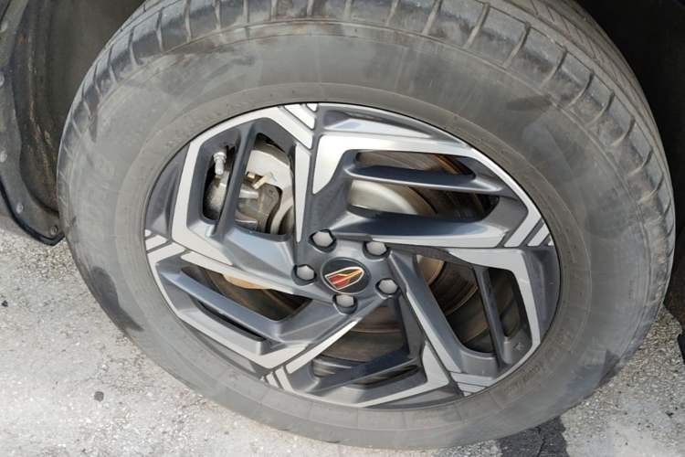 Used Hongqi HS3 2023 1.5T Two-Wheel Drive Shanwei Edition Left Front Wheel Hub