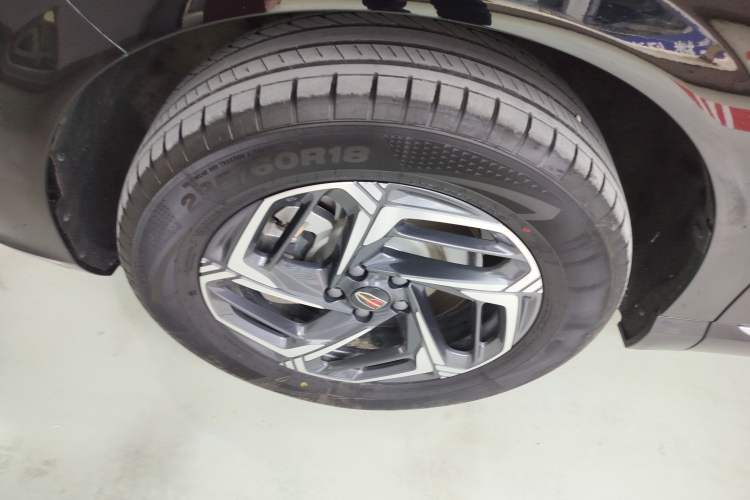 Used Hongqi HS3 2023 1.5T Two-Wheel Drive Shanwei Edition Left Front Wheel Hub
