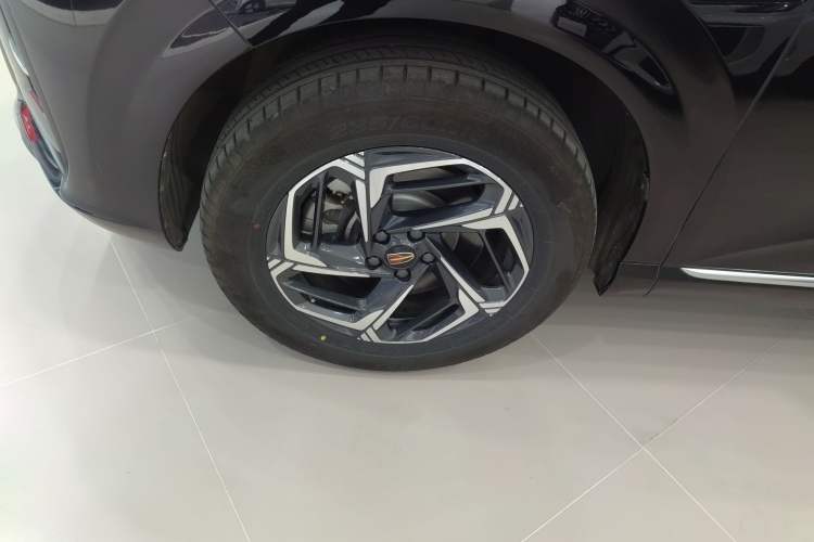 Used Hongqi HS3 2023 1.5T Two-Wheel Drive Shanwei Edition Left Front Wheel Hub