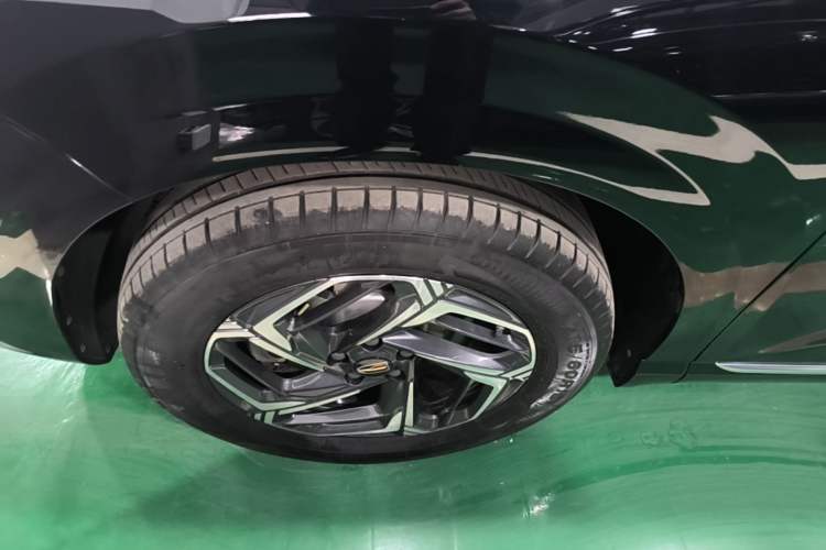 Used Hongqi HS3 2023 1.5T Two-Wheel Drive Shanwei Edition Left Front Wheel Hub