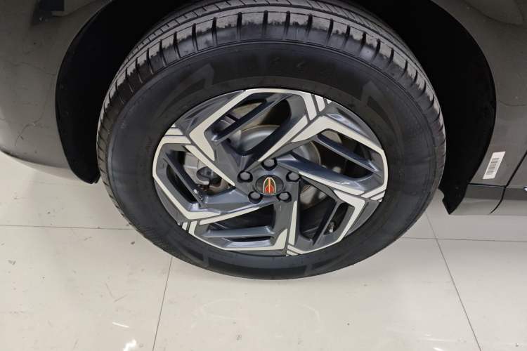 Used Hongqi HS3 2023 1.5T Two-Wheel Drive Shanwei Edition Left Front Wheel Hub