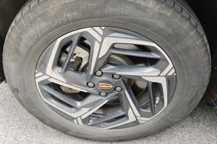 Used Hongqi HS3 2023 1.5T Two-Wheel Drive Shanwei Edition Left Front Wheel Hub