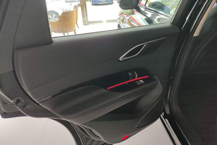 Used Hongqi HS3 2023 1.5T Two-Wheel Drive Shanwei Edition HEV Left Rear Door Interior
