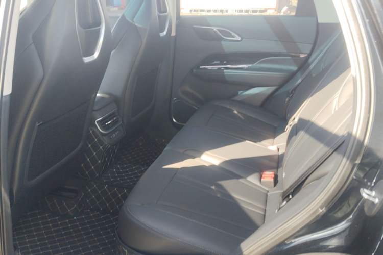 Used Hongqi HS3 2023 1.5T Two-Wheel Drive Shanwei Edition Left Rear Seat