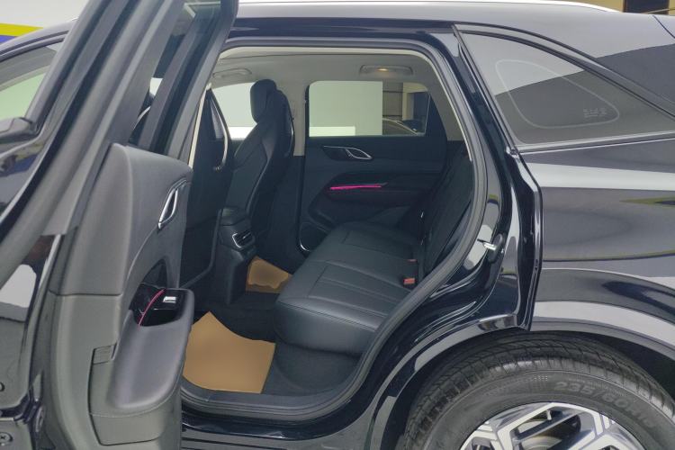 Used Hongqi HS3 2023 1.5T Two-Wheel Drive Shanwei Edition Left Rear Seat