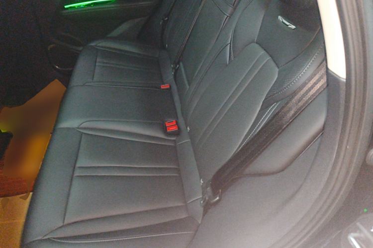 Used Hongqi HS3 2023 1.5T Two-Wheel Drive Shanwei Edition Left Rear Seat