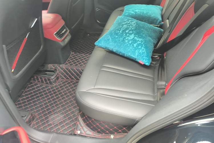 Used Hongqi HS3 2023 1.5T Two-Wheel Drive Shanwei Edition HEV Left Rear Seat