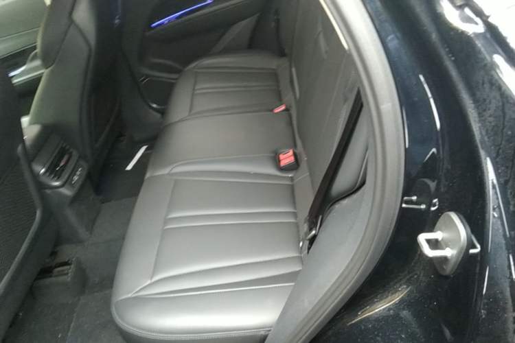 Used Hongqi HS3 2023 1.5T Two-Wheel Drive Shanwei Edition Left Rear Seat