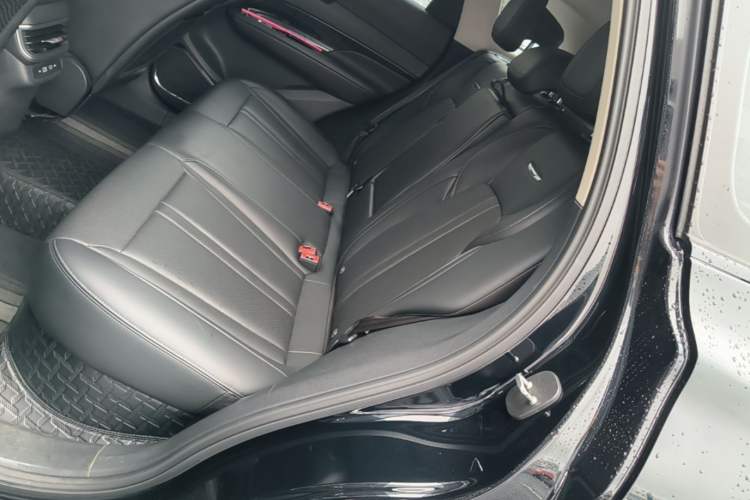 Used Hongqi HS3 2023 1.5T Two-Wheel Drive Shanwei Edition Left Rear Seat