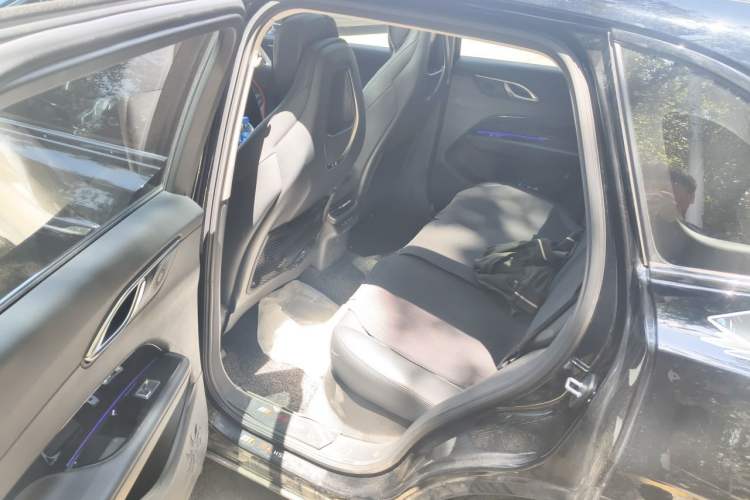 Used Hongqi HS3 2023 1.5T Two-Wheel Drive Shanwei Edition Left Rear Seat