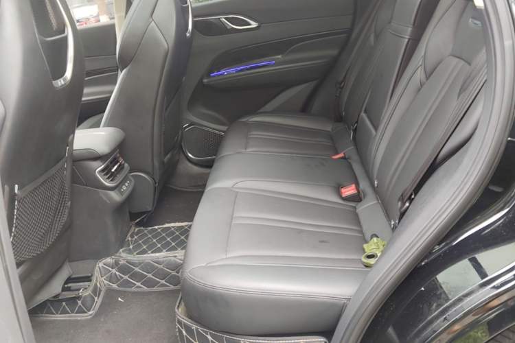 Used Hongqi HS3 2023 1.5T Two-Wheel Drive Shanwei Edition Left Rear Seat