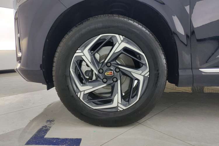Used Hongqi HS3 2023 1.5T Two-Wheel Drive Shanwei Edition Left Rear Wheel Hub