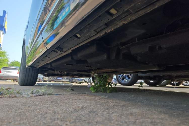 Used Hongqi HS3 2023 1.5T Two-Wheel Drive Shanwei Edition Left Side Sill
