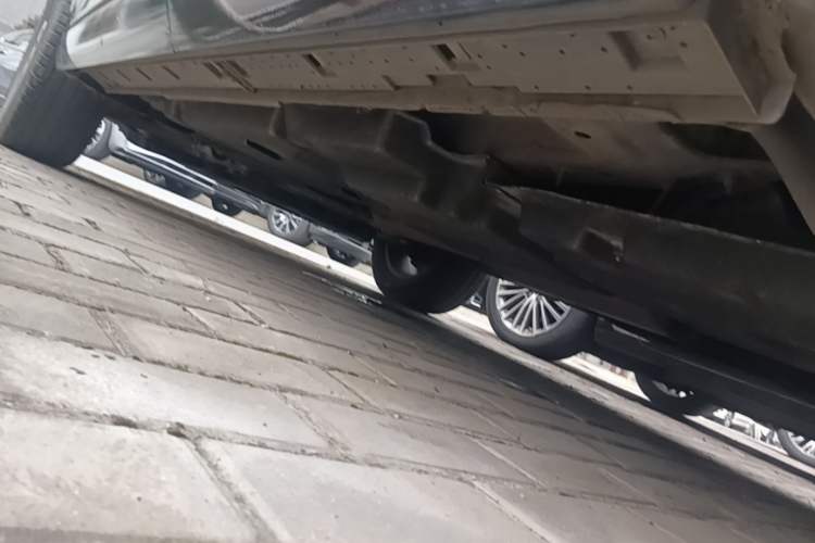 Used Hongqi HS3 2023 1.5T Two-Wheel Drive Shanwei Edition Left Side Sill