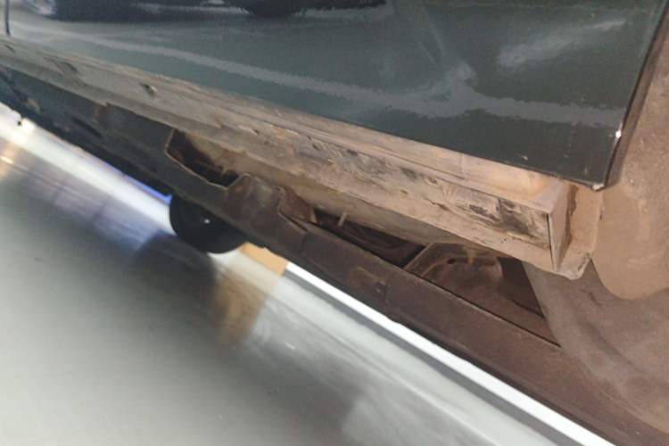 Used Hongqi HS3 2023 1.5T Two-Wheel Drive Shanwei Edition Left Side Sill
