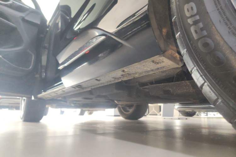 Used Hongqi HS3 2023 1.5T Two-Wheel Drive Shanwei Edition Left Side Sill
