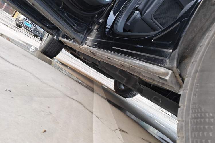 Used Hongqi HS3 2023 1.5T Two-Wheel Drive Shanwei Edition Left Side Sill