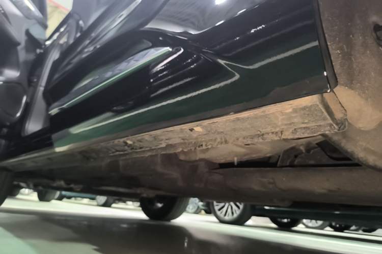 Used Hongqi HS3 2023 1.5T Two-Wheel Drive Shanwei Edition Left Side Sill