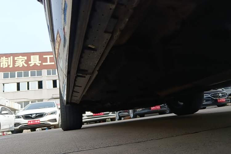 Used Hongqi HS3 2023 1.5T Two-Wheel Drive Shanwei Edition Left Side Sill