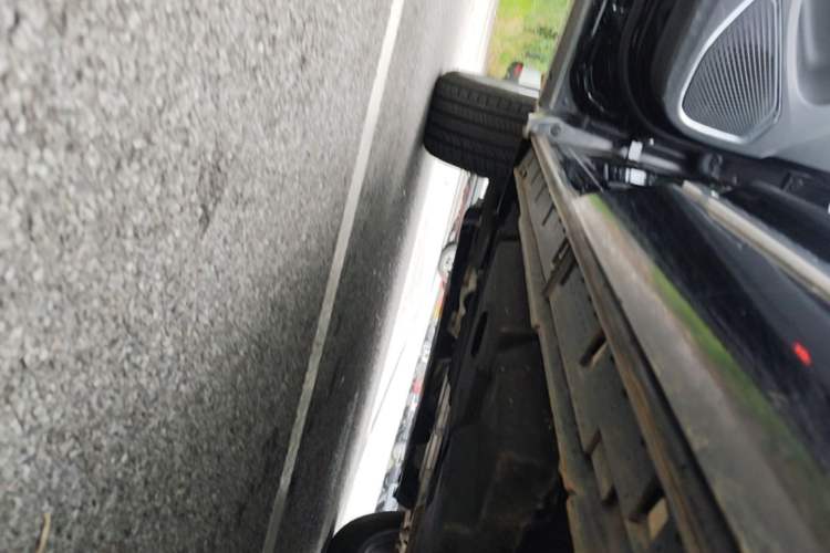 Used Hongqi HS3 2023 1.5T Two-Wheel Drive Shanwei Edition Left Side Sill