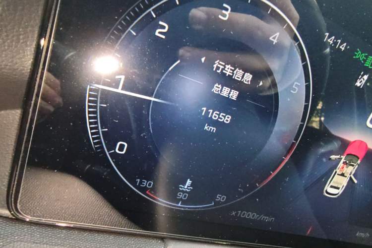 Used Hongqi HS3 2023 1.5T Two-Wheel Drive Shanwei Edition Odometer Close Up