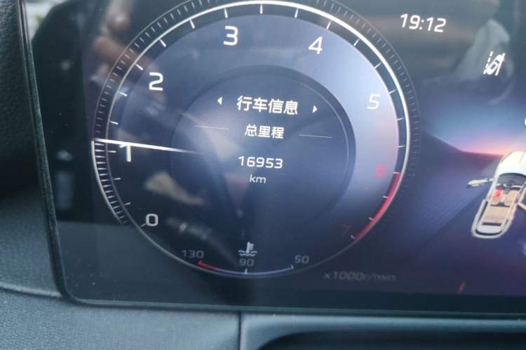 Used Hongqi HS3 2023 1.5T Two-Wheel Drive Shanwei Edition Odometer Close Up