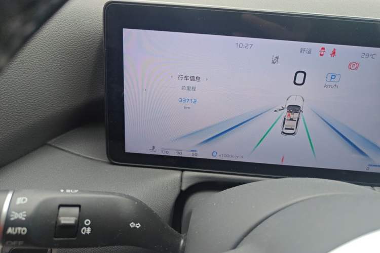 Used Hongqi HS3 2023 1.5T Two-Wheel Drive Shanwei Edition Odometer Close Up
