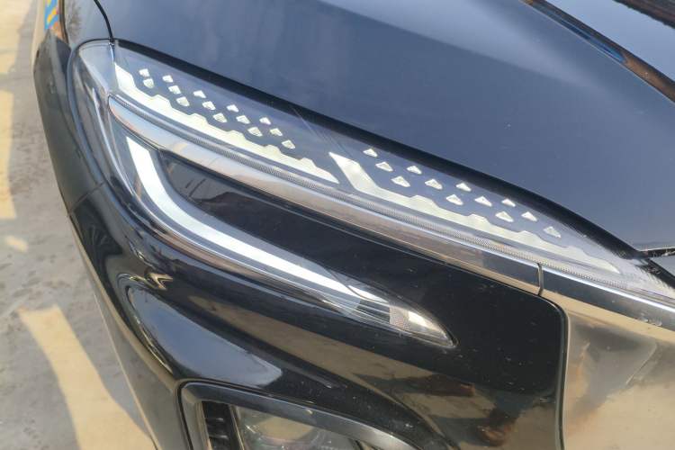 Used Hongqi HS3 2023 1.5T Two-Wheel Drive Shanwei Edition Right Front Headlight