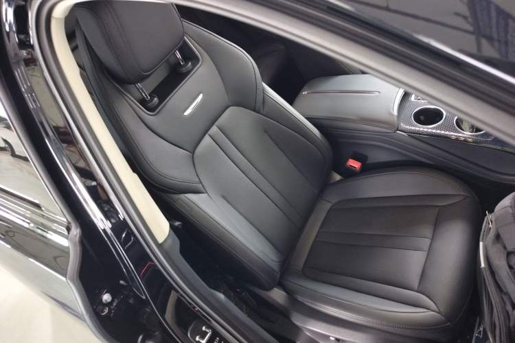 Used Hongqi HS3 2023 1.5T Two-Wheel Drive Shanwei Edition Right Front Seat
