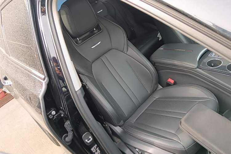 Used Hongqi HS3 2023 1.5T Two-Wheel Drive Shanwei Edition Right Front Seat