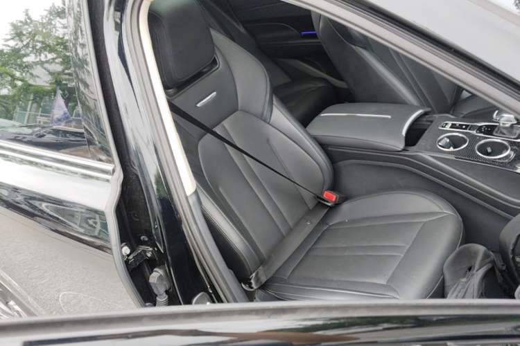 Used Hongqi HS3 2023 1.5T Two-Wheel Drive Shanwei Edition Right Front Seat