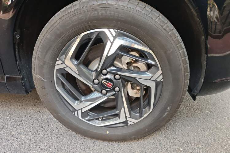 Used Hongqi HS3 2023 1.5T Two-Wheel Drive Shanwei Edition Right Front Wheel Hub
