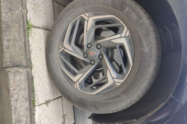 Used Hongqi HS3 2023 1.5T Two-Wheel Drive Shanwei Edition Right Front Wheel Hub